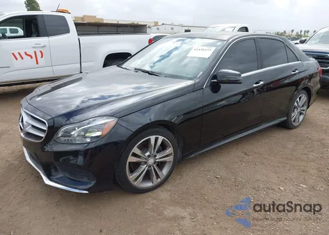 2016 Mercedes-Benz E 350 z USA, uszkodzony, nr VIN WDDHF5KB8GB206622